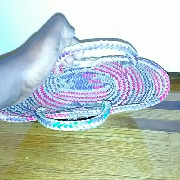 Handmade straw basket tote - Picture 2 of 3